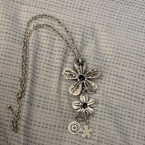 Chic Silver Floral Necklace